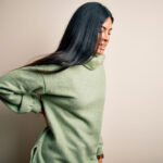 Біль між лопаткою та хребтом у жінки з правої сторони