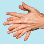 Потіють руки